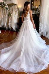 Elegant Tulle A-line V-neck Beach Wedding Dresses With Lace Appliques